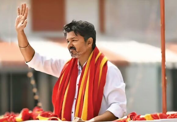 VijaySena1 അഴിമതി വിരുദ്ധ ഹെൽപ്ലൈൻ പ്രഖ്യാപിച്ചതിന് പിന്നാലെ കൈക്കൂലി വിവാദം; ടിവികെ നേതാവിനെതിരെ നടപടി