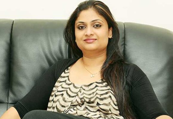 geethu mohandas അഞ്ചാം വയസ്സിൽ ക്യാമറയ്ക്ക് മുന്നിൽ; ഇന്ന് 600 കോടിയുടെ സിനിമയ്ക്ക് പിന്നിൽ: ഗീതു മോഹൻദാസിന്റെ വേറിട്ട യാത്ര